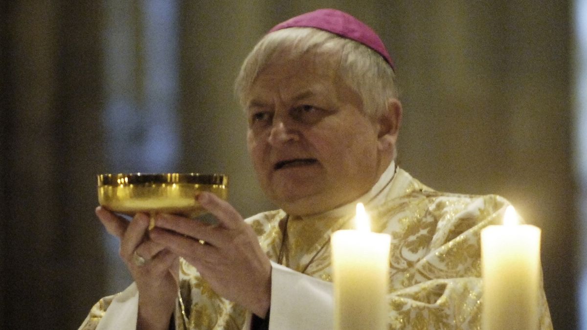 Emeritní biskup Herbst se zotavuje, byl odpojen od plicní ventilace